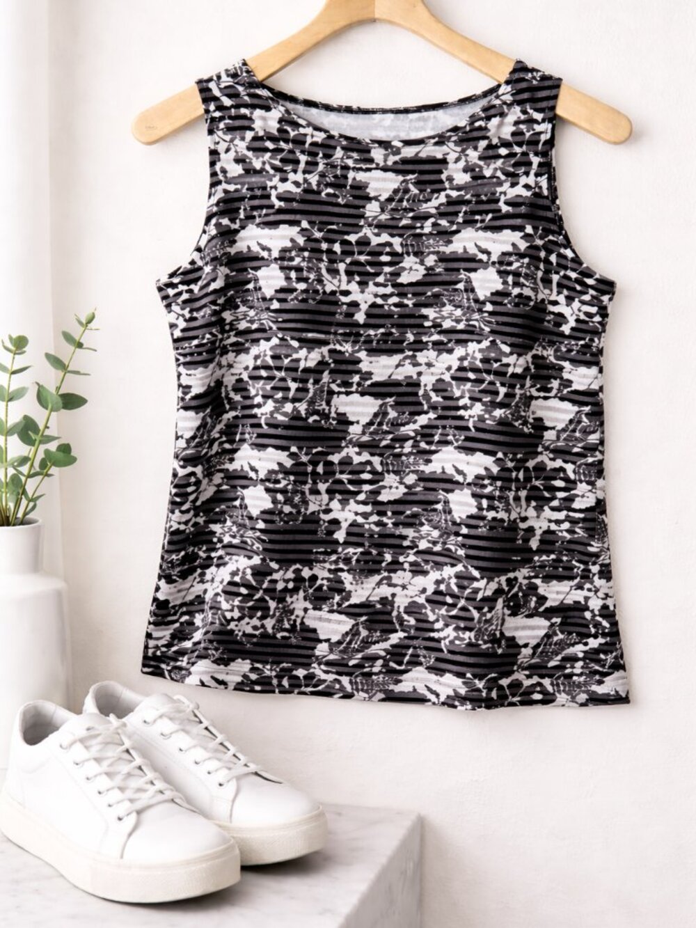 Talbots Stretch Tank Top Black White Print | Athletic Casual | Size S